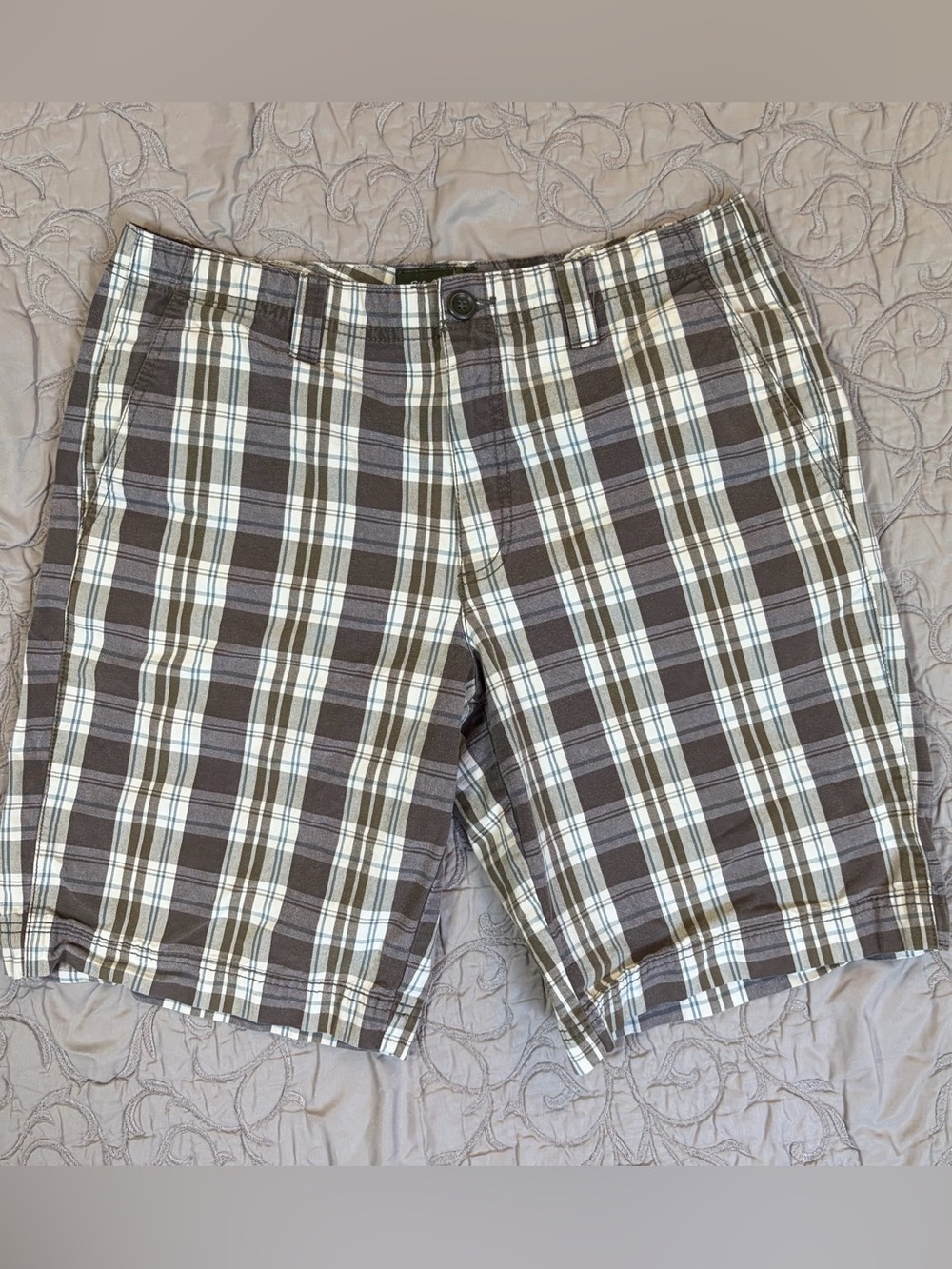 Eddie Bauer Shorts Men’s 35 Olive Brown Plaid Chino 100% Cotton Bermuda Long